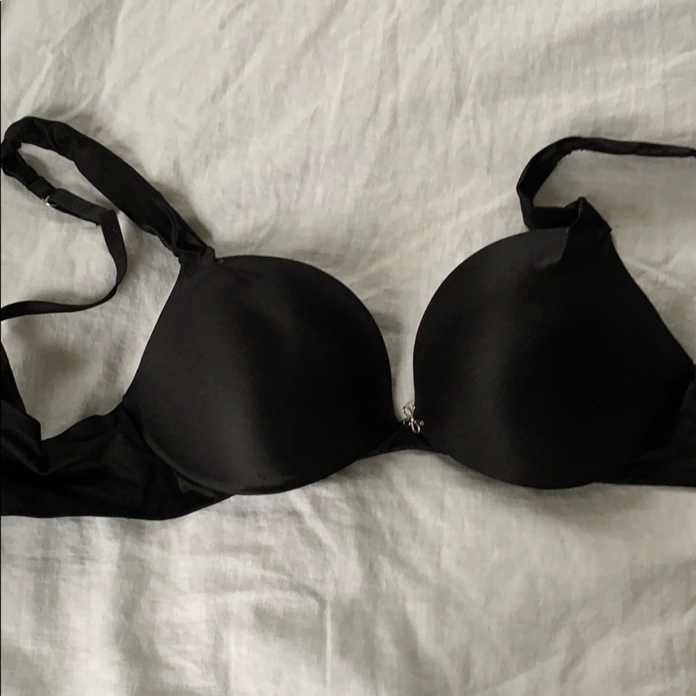 Victoria’s Secret plunge bra 34c